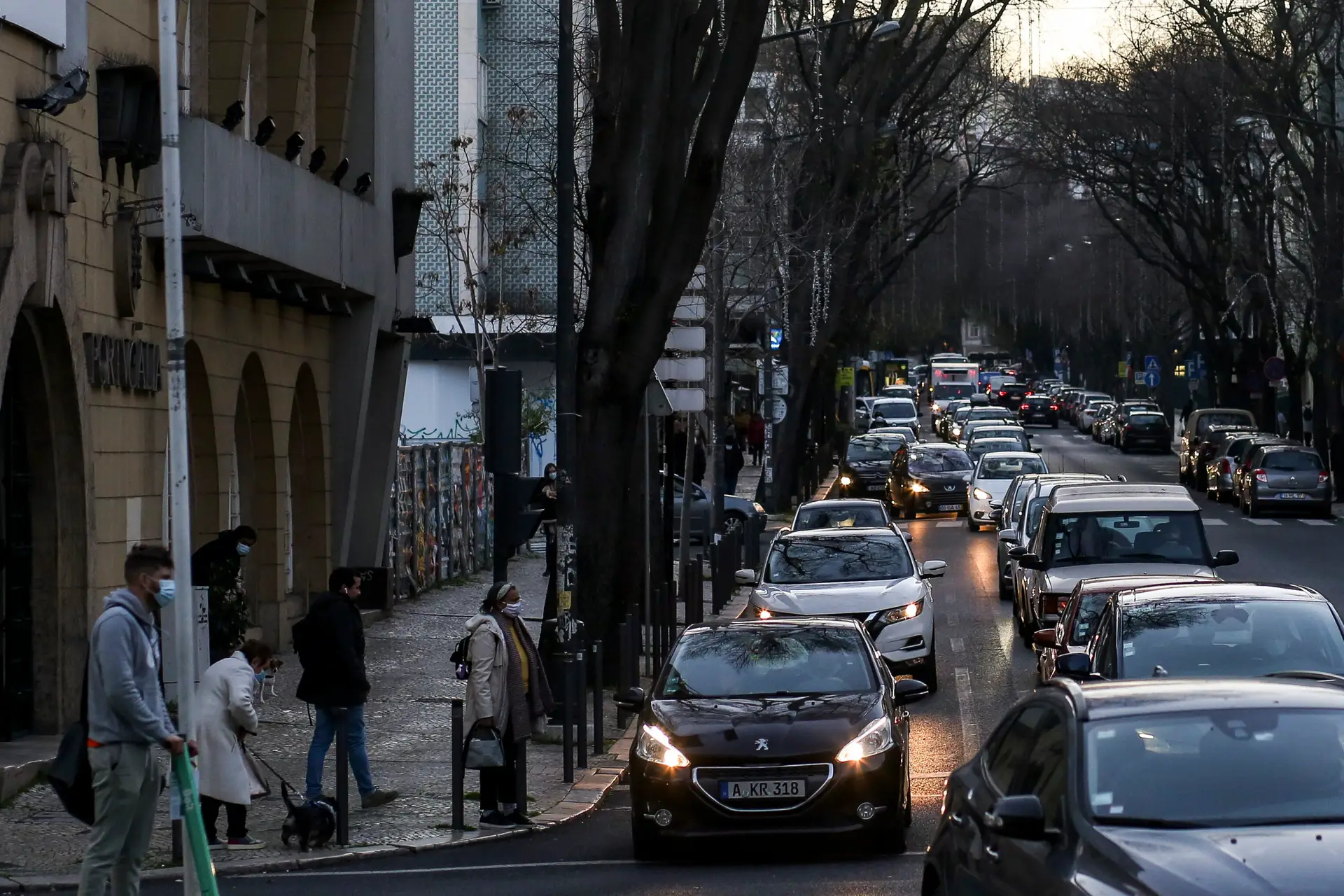 Um dia por semana sem carros poupa 3% a 5% de combustíveis em meio urbano, diz estudo