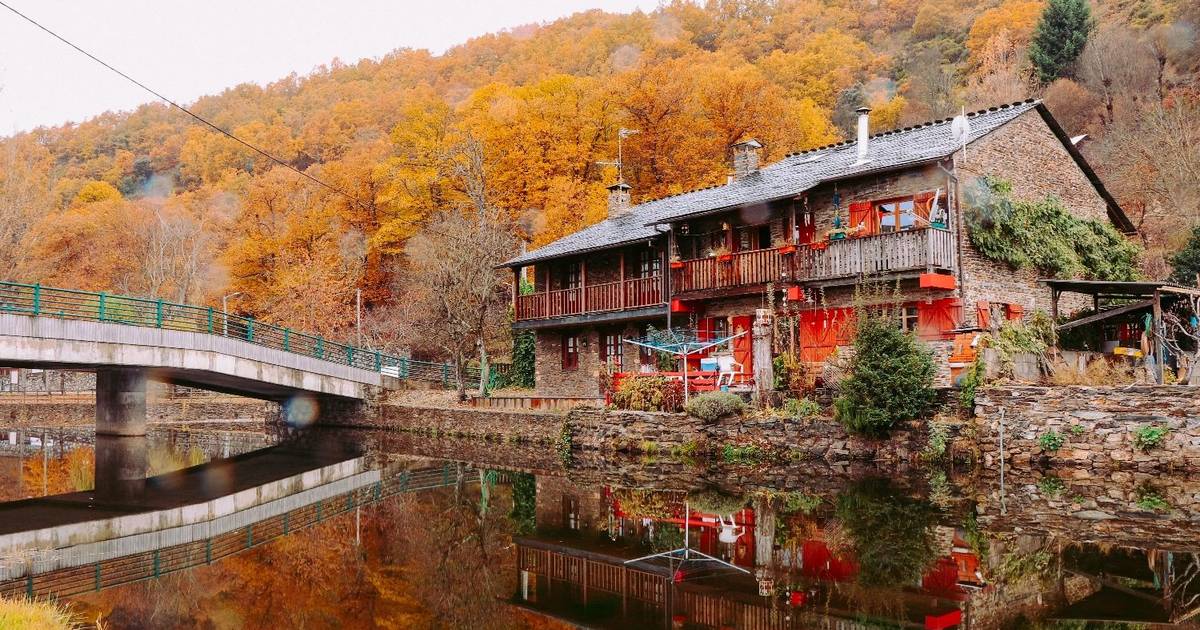 Gaitas de foles, casas com comes e bebes e ronda de adegas animam aldeia com 30 habitantes em Trás-os-Montes