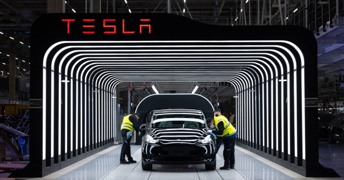 Carros elétricos: Volkswagen cai quase 50%, BYD soma e segue e Tesla mantém liderança