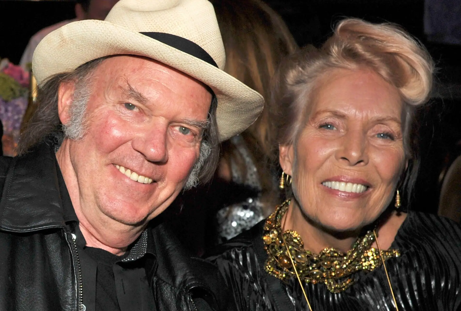 Neil Young e Joni Mitchell em 2012 / foto: Getty Images