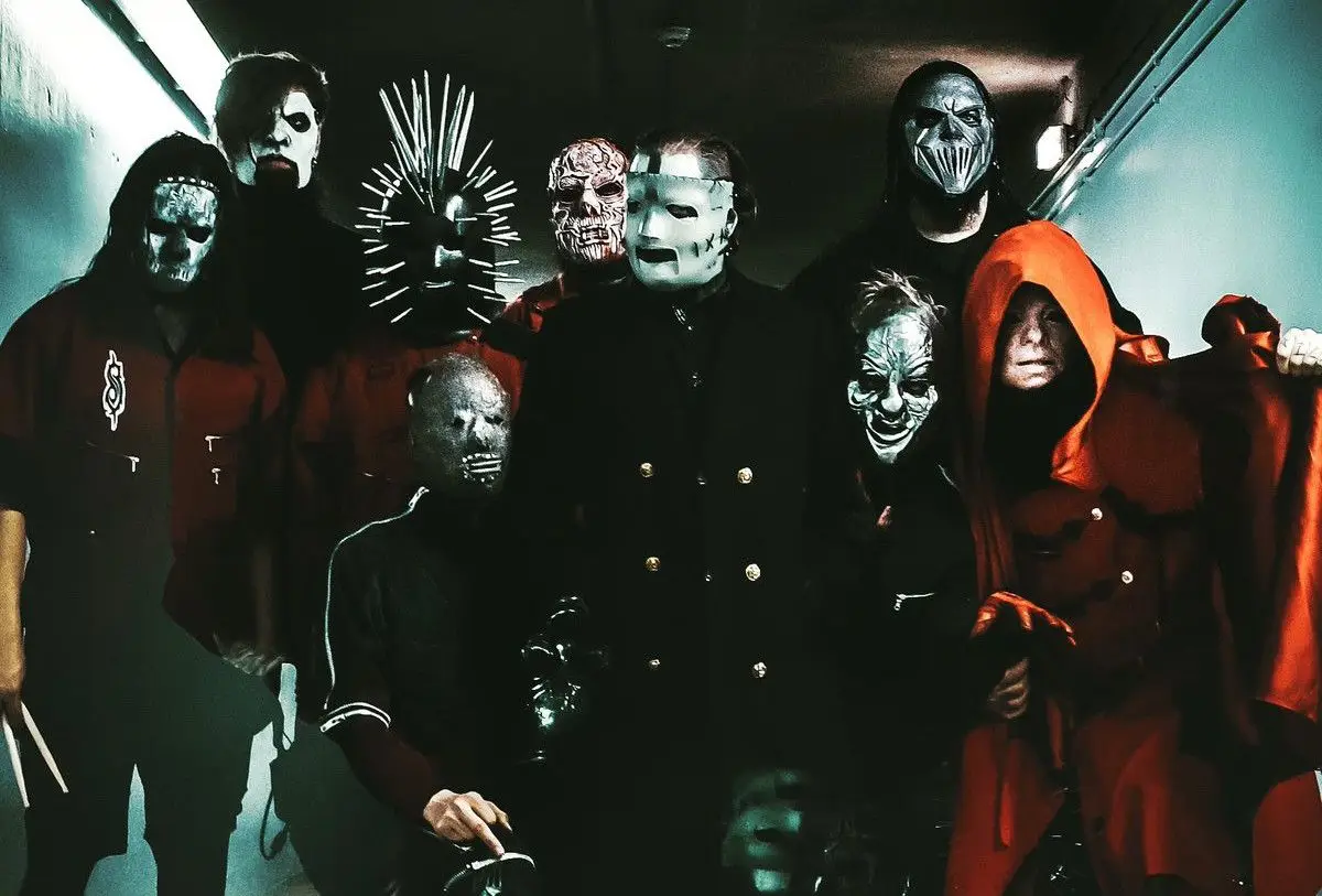 Slipknot interrompem concerto para ajudar fã que se magoou no ‘moshpit’ e aplaudem os paramédicos. Veja o vídeo