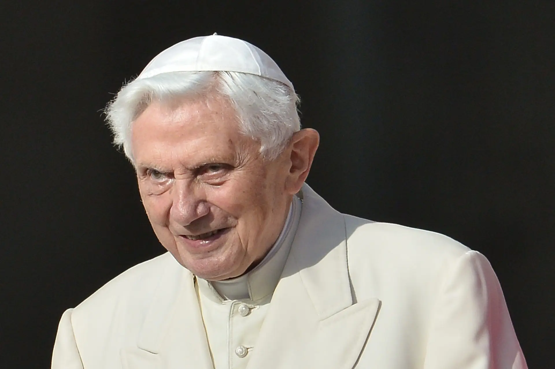 “Eu tinha grandes responsabilidades na Igreja Católica. Só posso expressar a minha vergonha, grande dor e pedido de perdão às vítimas de abusos sexuais”, diz Bento XVI