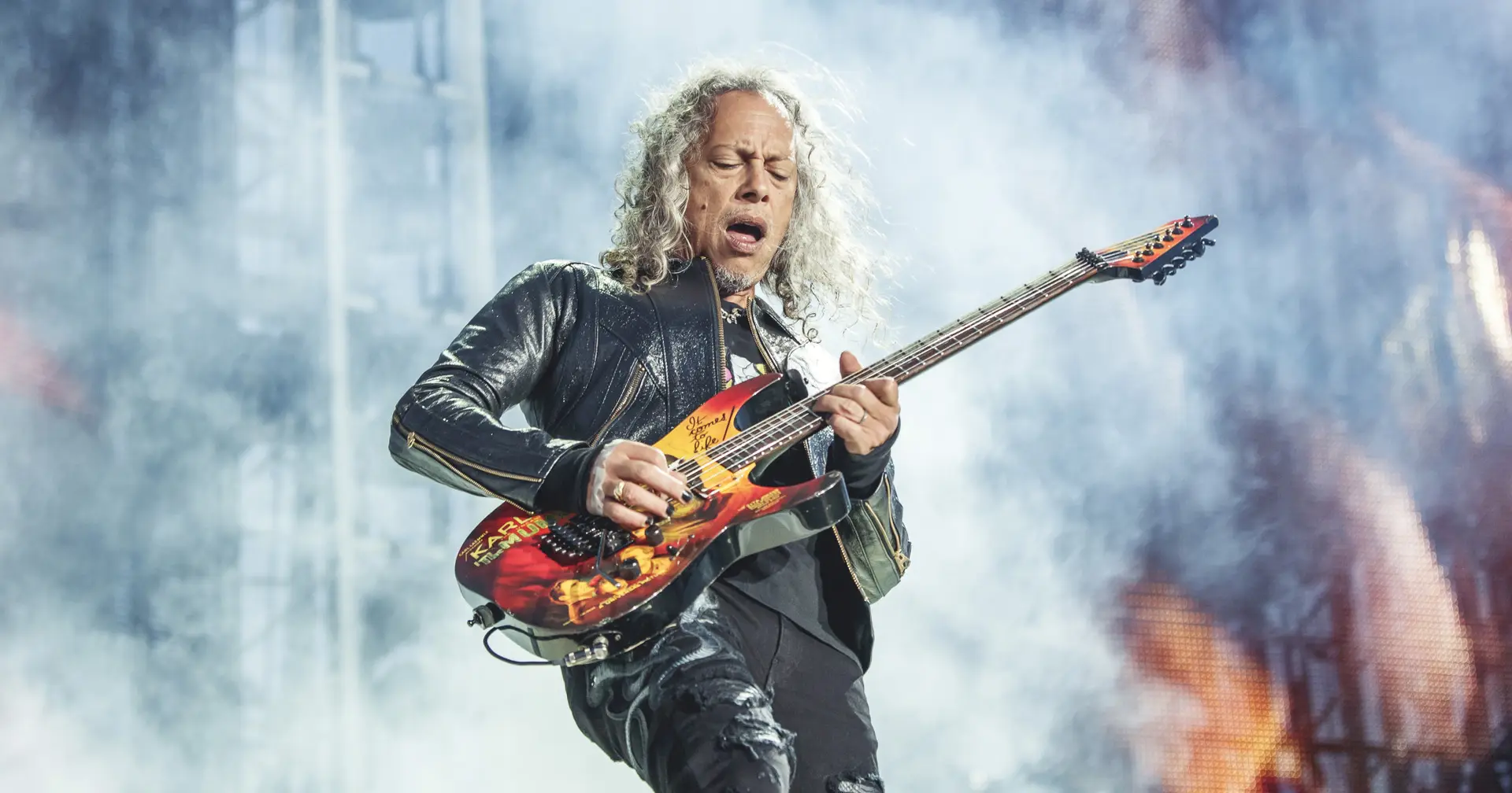 Kirk Hammett distraiu-se e quase arruinava um dos clássicos dos Metallica em concerto. Veja o vídeo