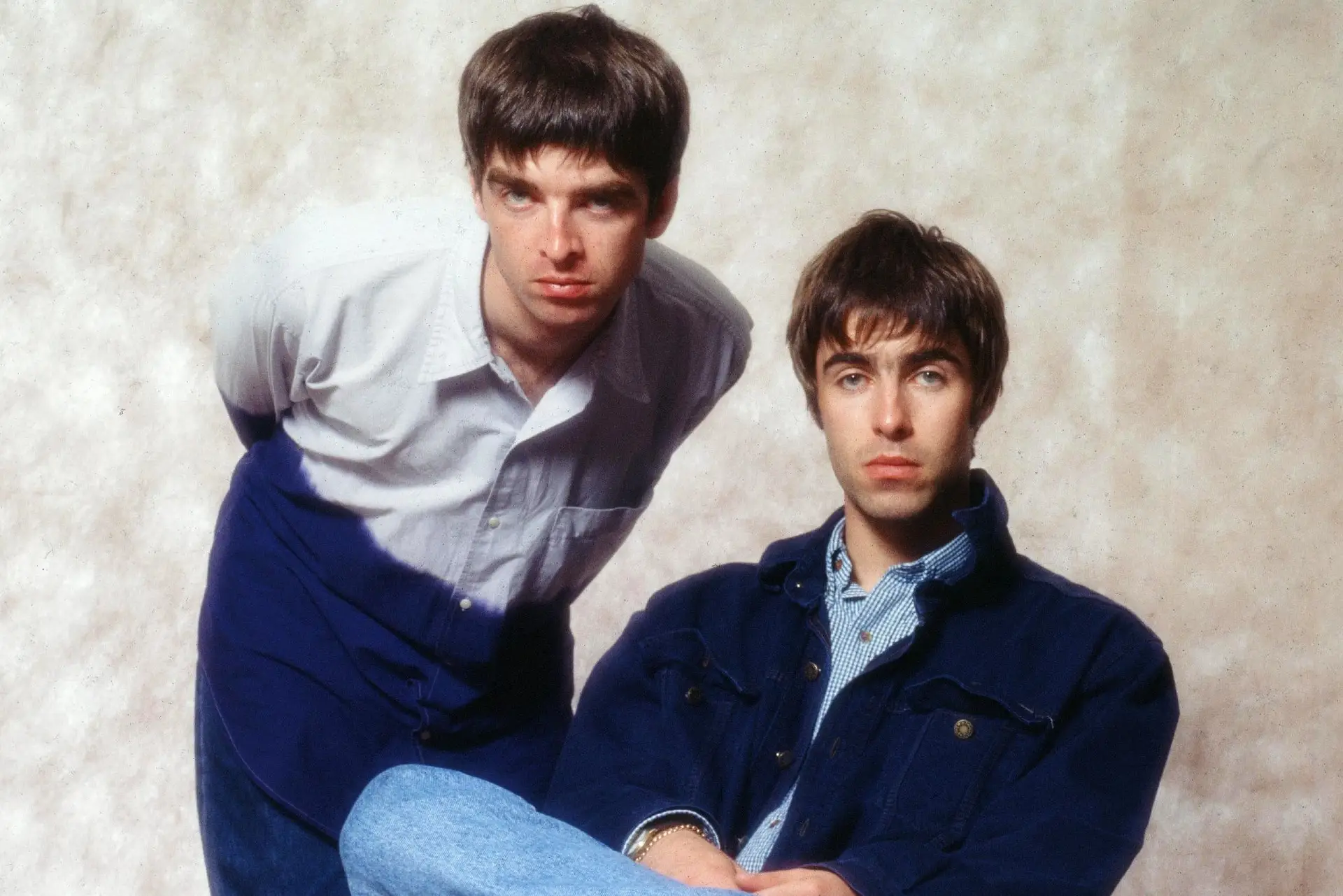 Noel e Liam Gallagher, dos Oasis, em 1994 / foto: Getty Images