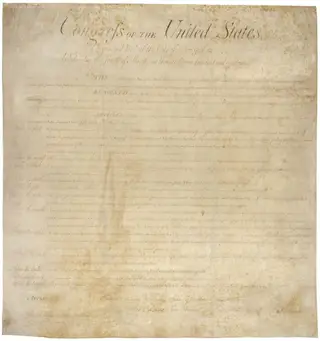 A Carta de Direitos, que contém as primeiras dez adendas à Constituição dos Estados Unidos, consagra a liberdade de expressão DR