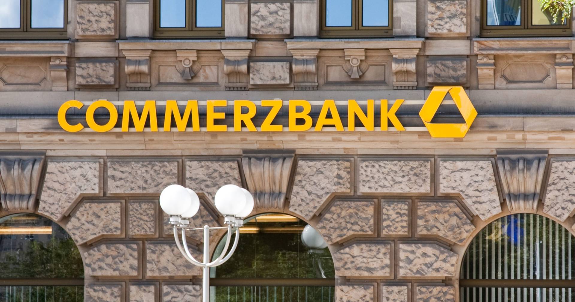 Commerzbank hält trotz mBank-Einfluss an Gewinnprognose von über 1.000 Millionen Euro fest