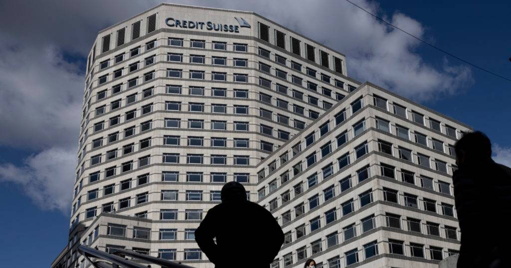 UBS negoceia a compra do Credit Suisse: reguladores apoiam a operação mas bancos estão relutantes
