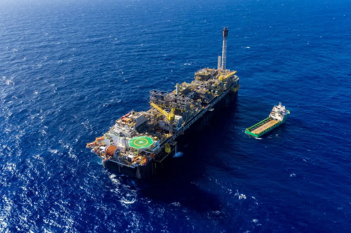 Plataforma flutuante da Galp no campo Lula, no Brasil.