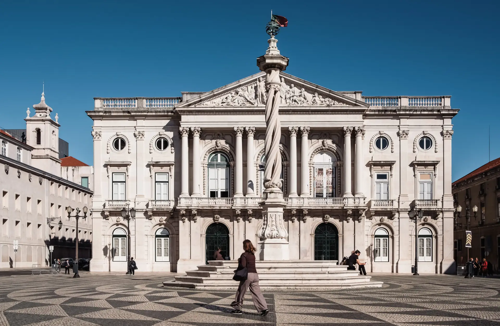 Buscas realizadas esta terça-feira na Câmara de Lisboa estão relacionadas com o processo "Tutti-frutti", revela a Procuradoria
