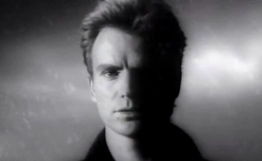 Sting em 1985 no videoclip de ‘Russians’