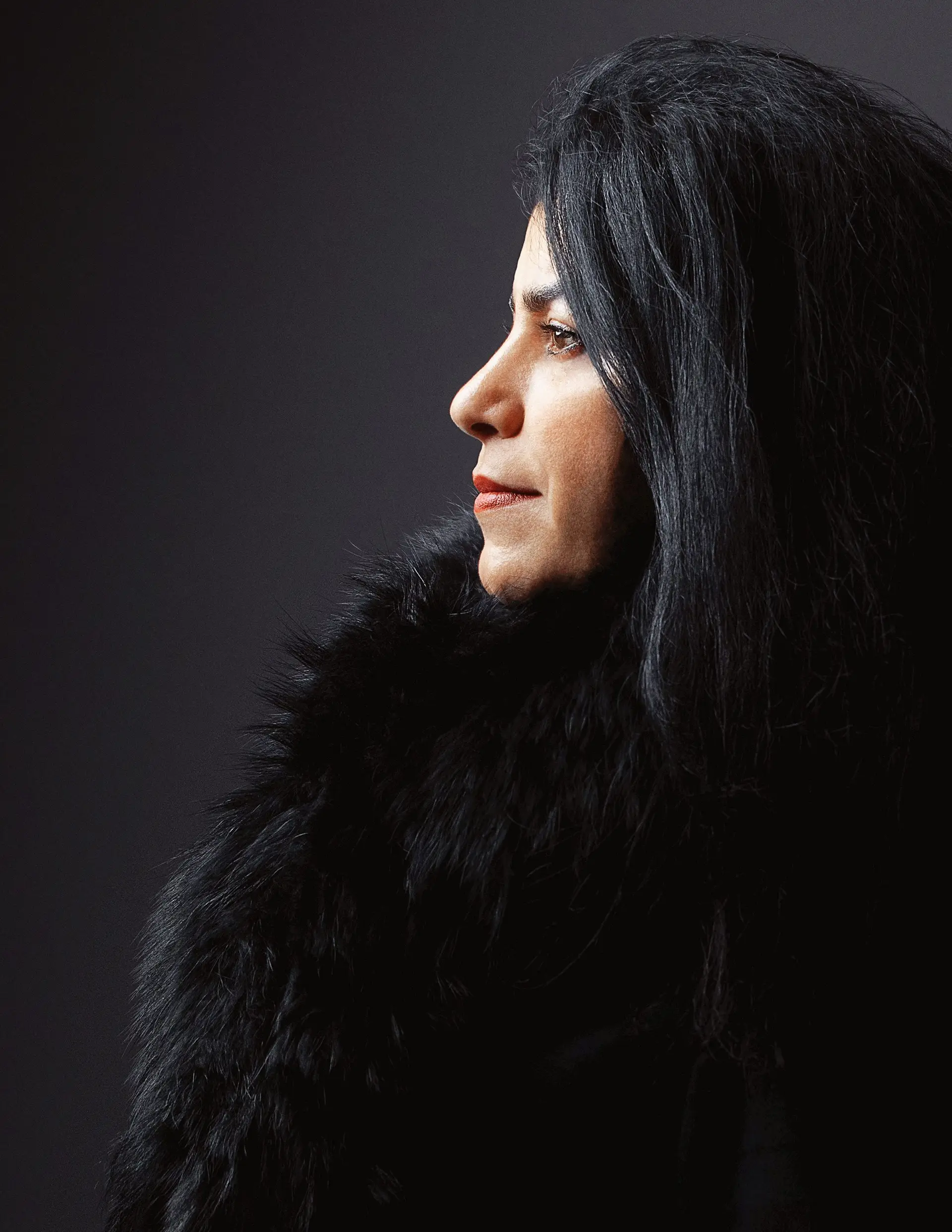 Entrevista a Marjane Satrapi: “O regime iraniano é um enorme cadáver, infetado pela peste. Se lhe tocarmos agora, podemos morrer”