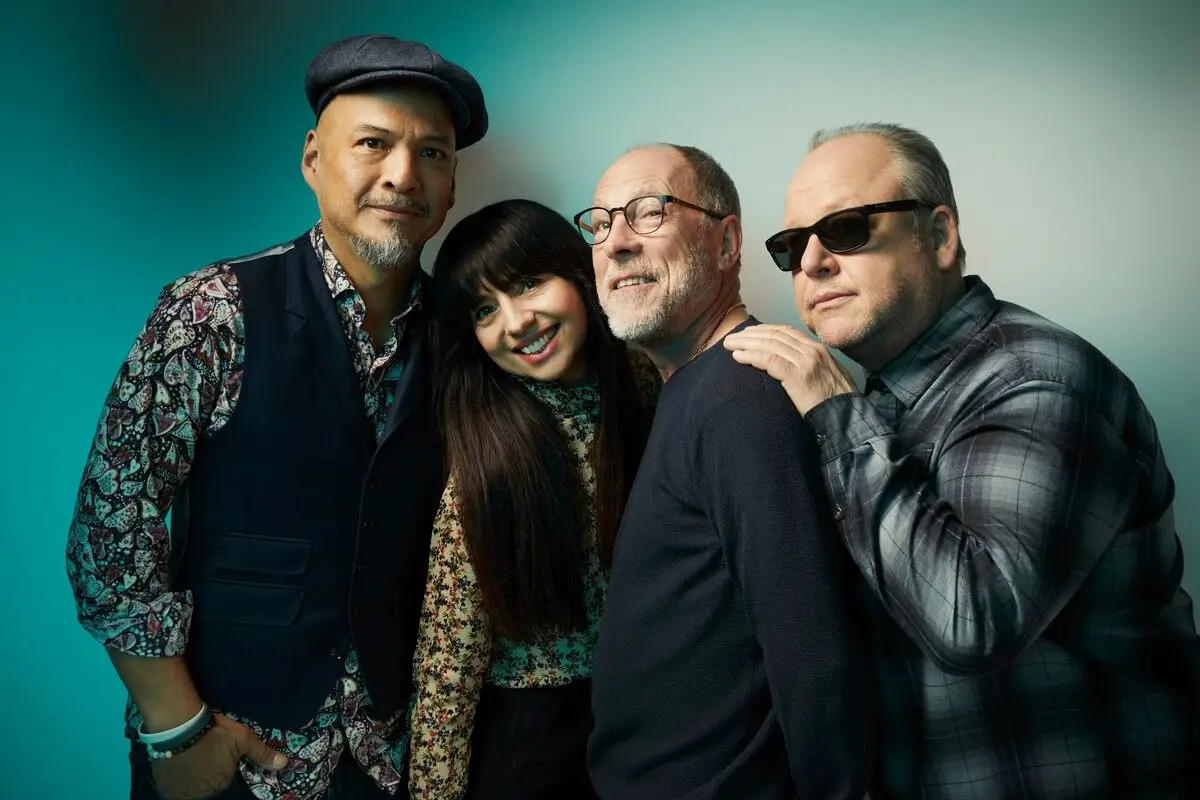 Pixies em 2019: Joey Santiago, Paz Lenchantin, David Lovering e Black Francis