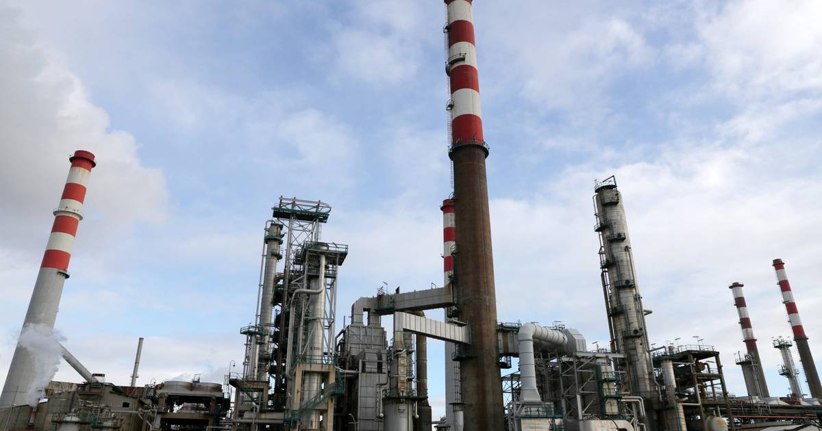 Comissão de Trabalhadores da Petrogal acusa autarca de Matosinhos de branquear culpados pelo fecho da refinaria