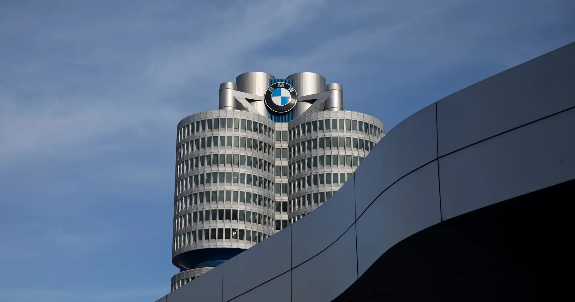 Lucro da BMW acelera para os 10 mil milhões de euros
