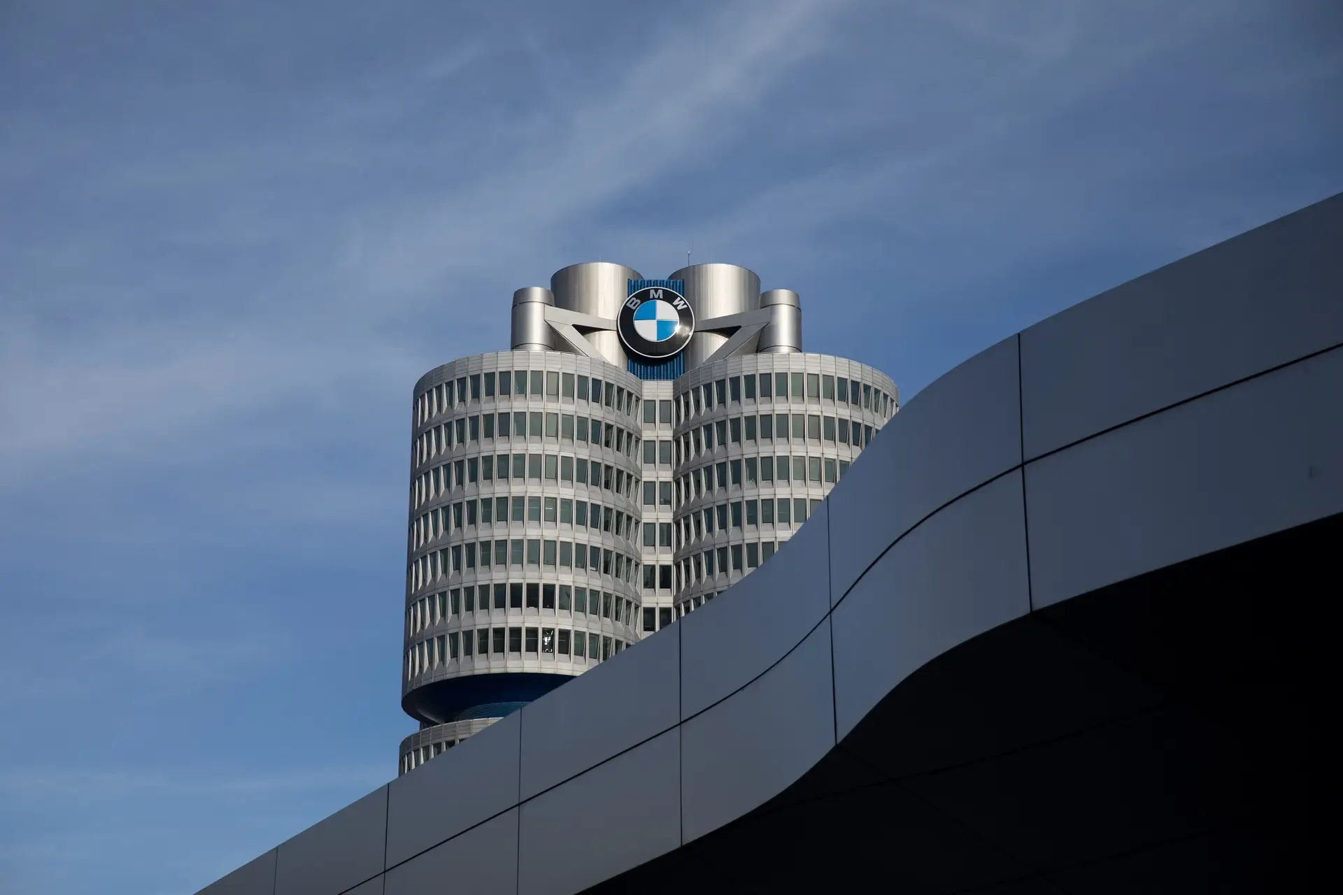 Lucro da BMW aumenta 23% no terceiro trimestre