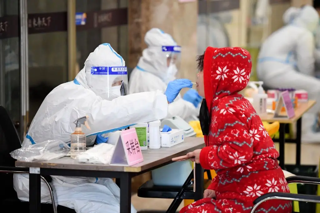 Covid-19: surto no nordeste da China faz triplicar as infeções, Xangai ordena cidadãos a ficarem em casa