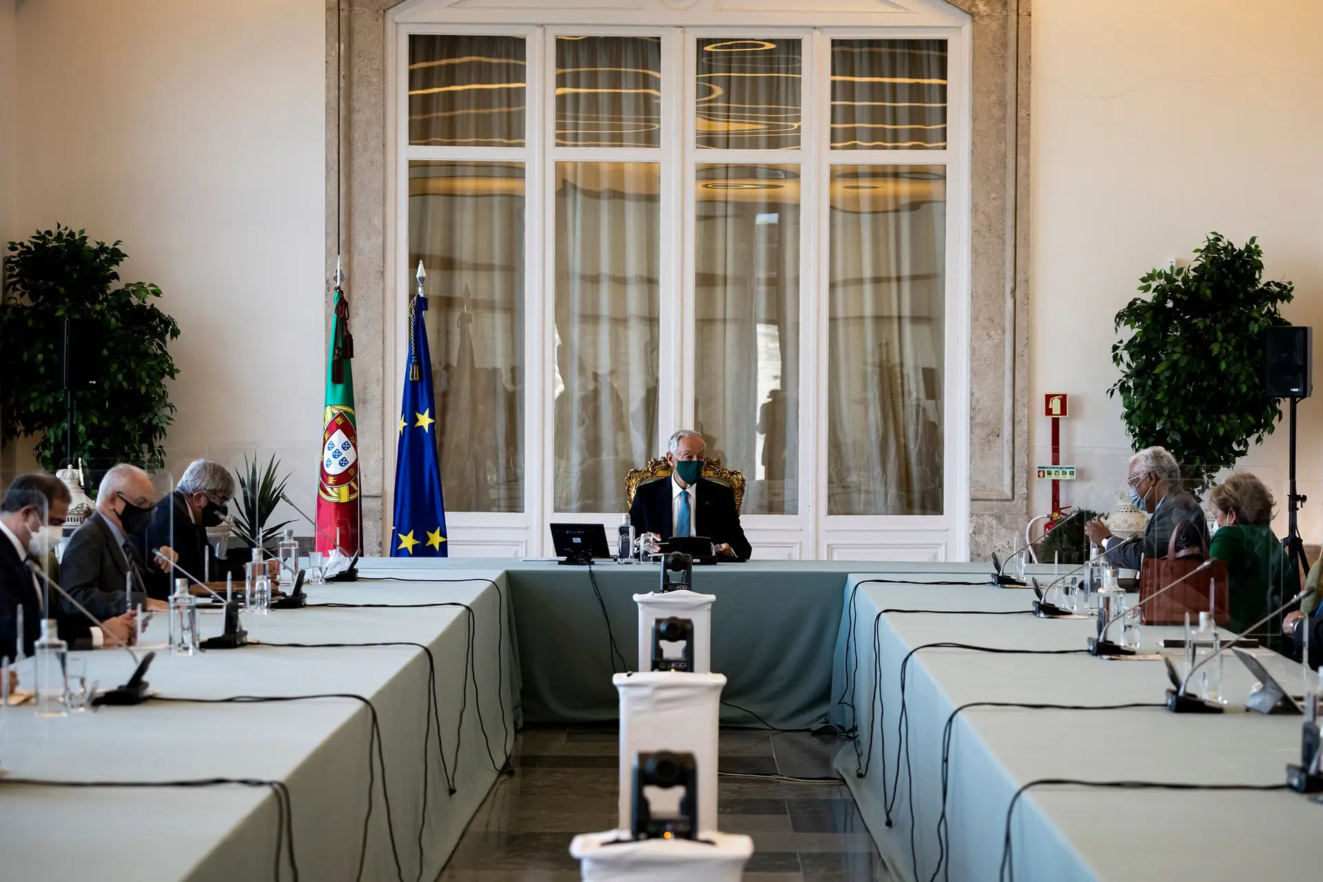 Conselho de Estado defende políticas para "mitigar a inflação" e combater a pobreza