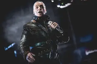 Vocalista dos Rammstein está a ser “cancelado”: contrato com editora literária fica sem efeito