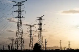 Preço da eletricidade no mercado ibérico afunda-se e fecha março com uma queda de 33%