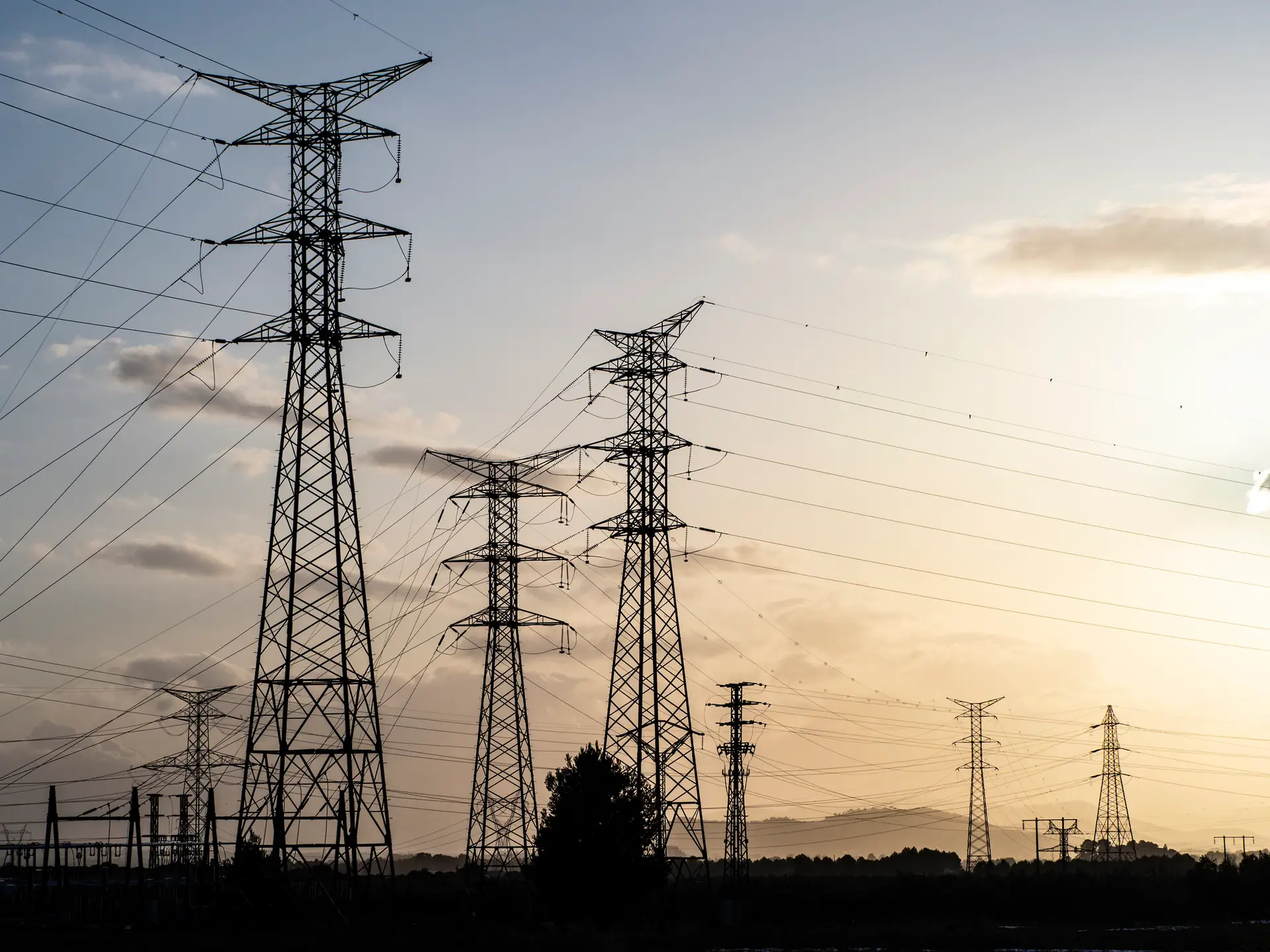 Comissão Europeia prepara intervenção de emergência no mercado de eletricidade