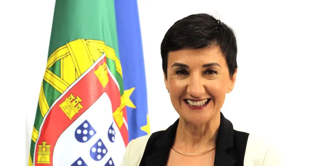 Ministra da Agricultura diz que não sabia de "processos judiciais" mas não esclarece se sabia de contas arrestadas