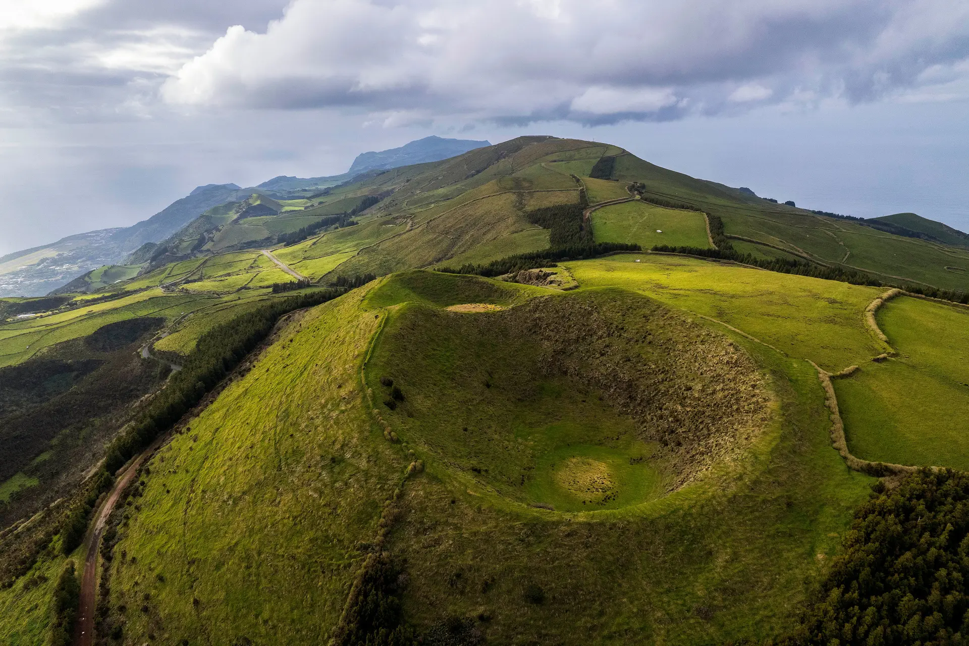 Paisagem da ilha de São Jorge, nos Açores
