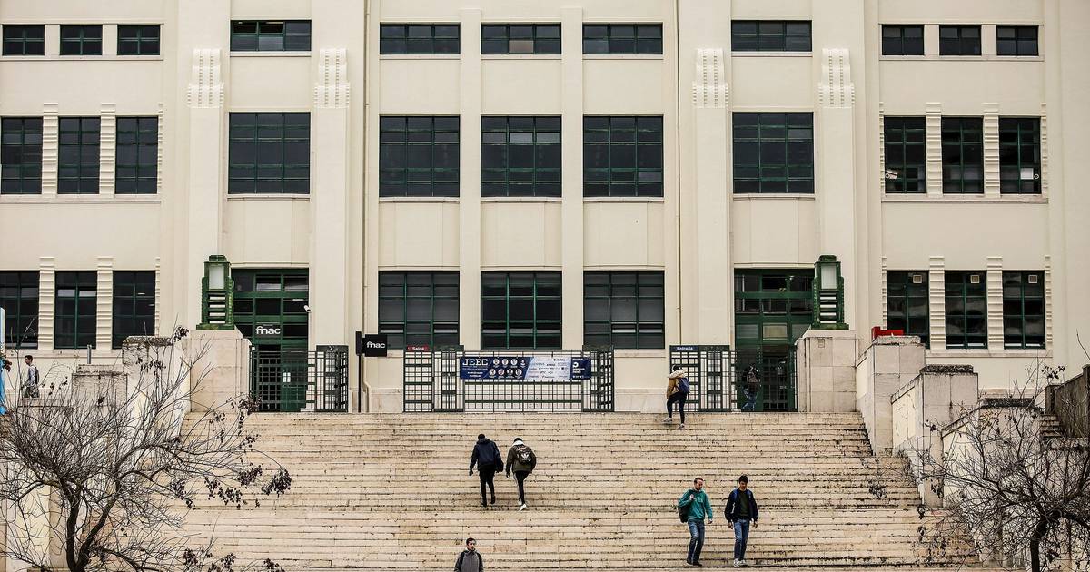 Carta aberta pede fim de taxa sobre teses de doutoramento na Universidade de Lisboa