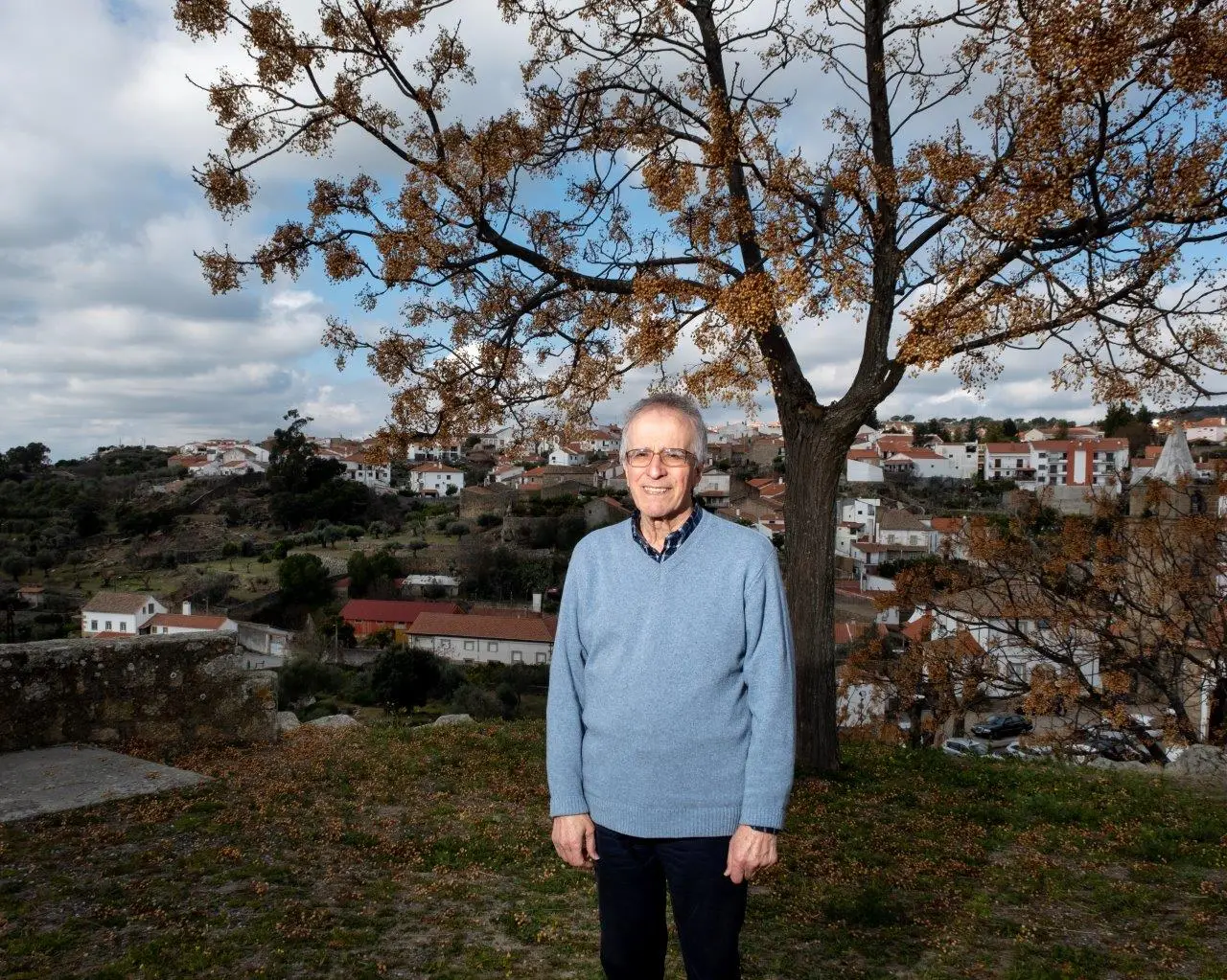 O padre português e amigo de Zeca Afonso que também fez da música