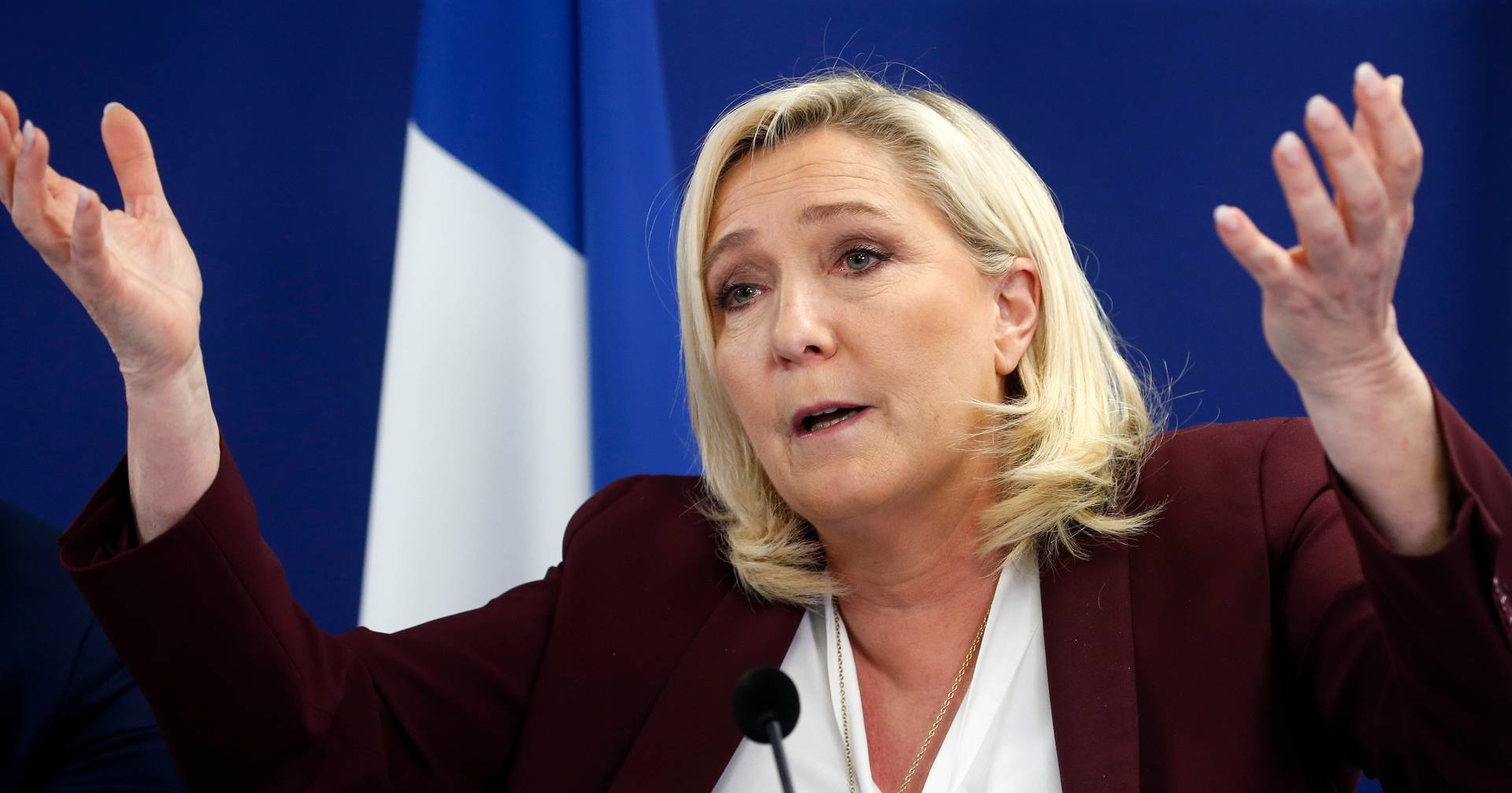 Governo francês mantém-se após superar duas moções de censura