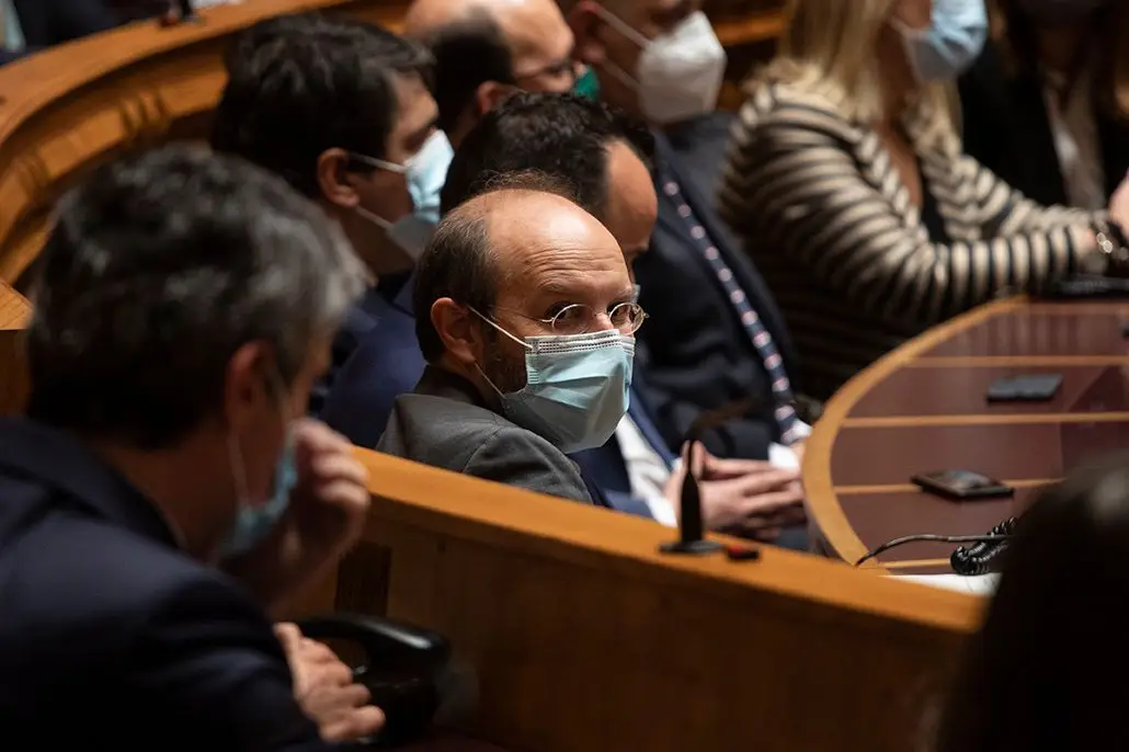 OE2023: Livre e PAN com sentido de voto em “aberto”. Com “sintomas fortes” de covid, Rui Tavares participa no debate por videoconferência