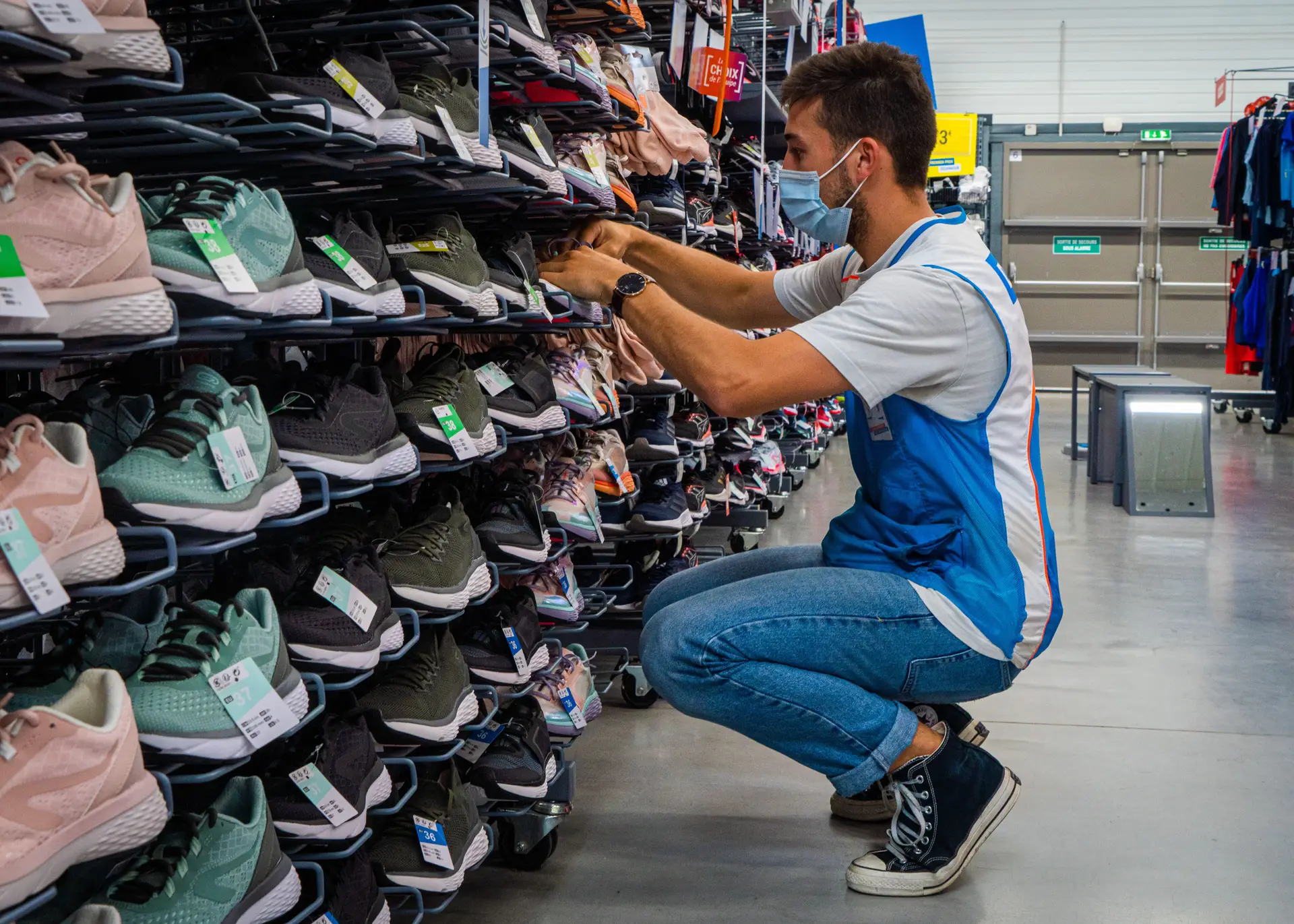 Decathlon suspende temporariamente lojas de Porto Alegre