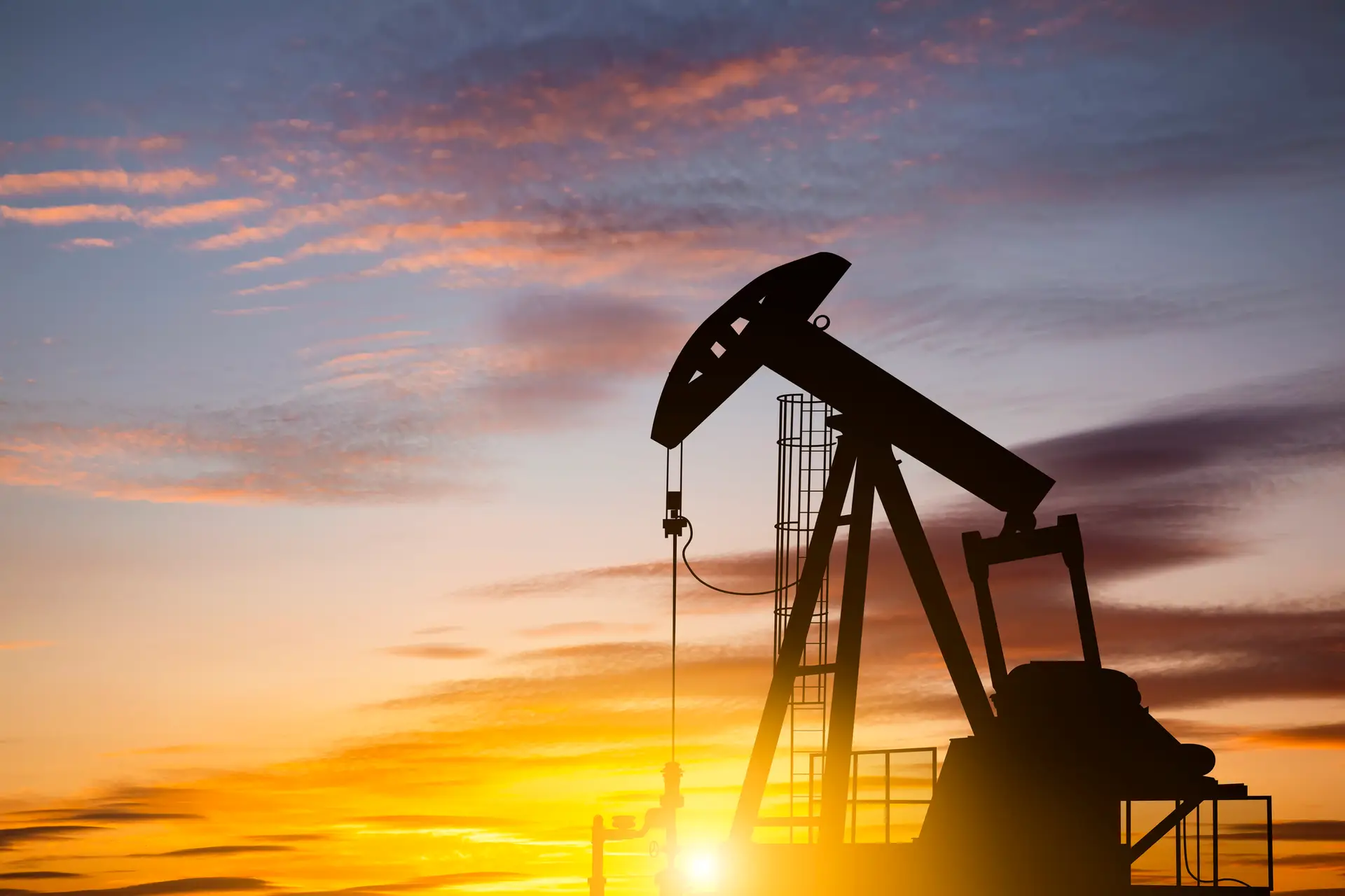 Arábia Saudita sinaliza possíveis cortes na produção de petróleo