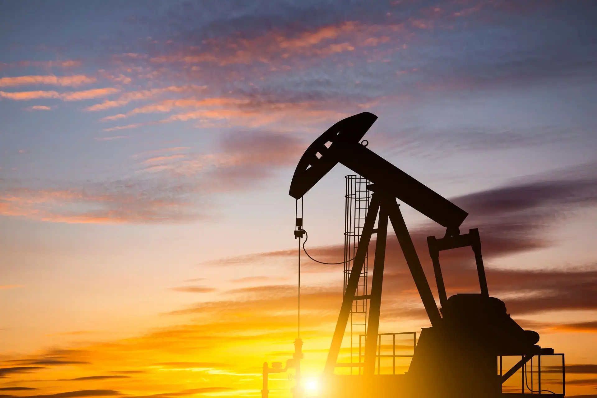 Arábia Saudita sinaliza possíveis cortes na produção de petróleo