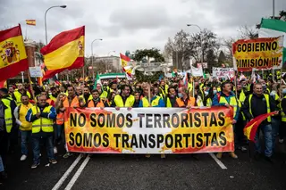Greve de trabalhadores de empresas de transportes de mercadorias, em Espanha, contra o aumento dos preços dos combustíveis, em março de 2022.