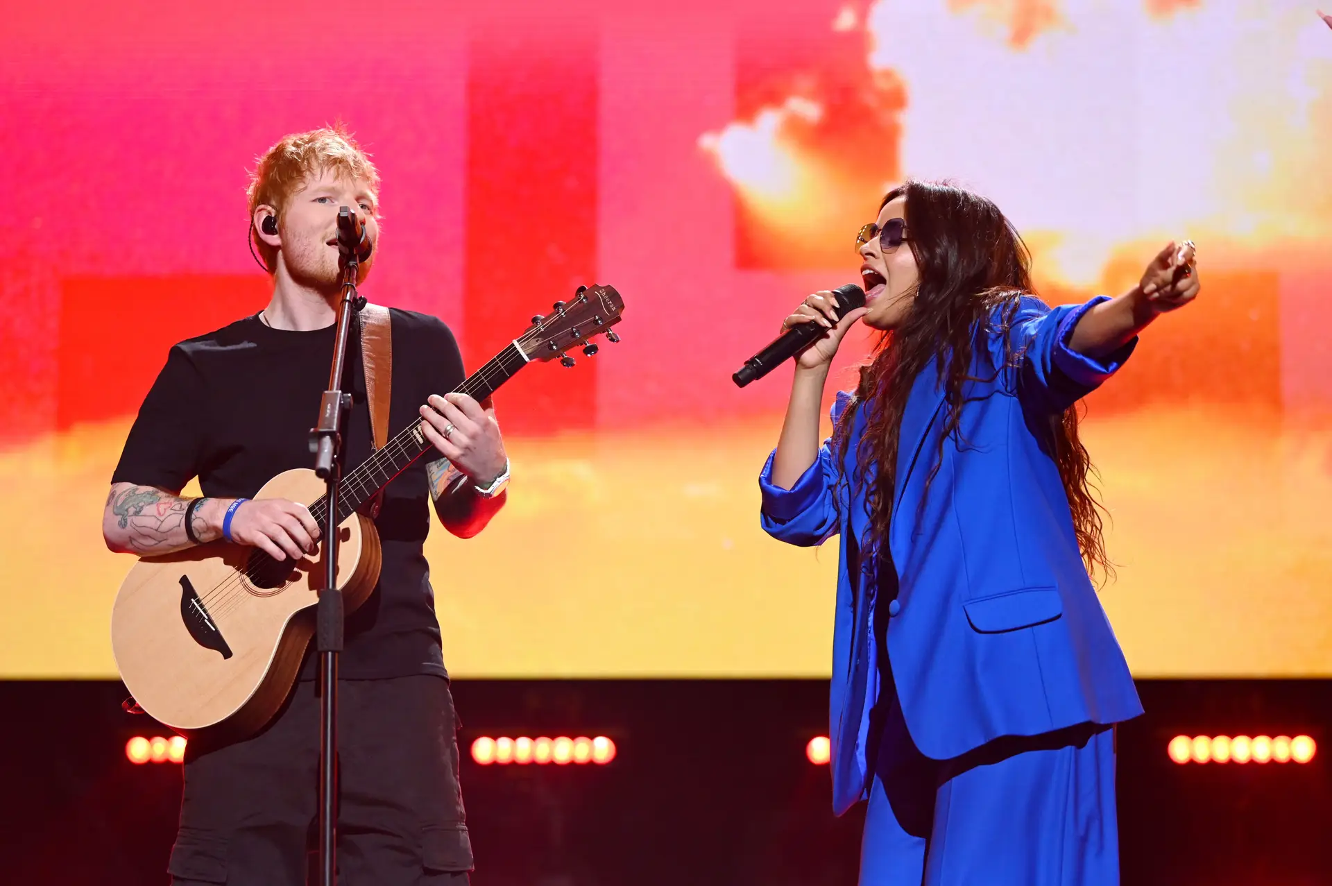 Ed Sheeran e Camila Cabello estreiam canção nova no “Concerto Pela Ucrânia”