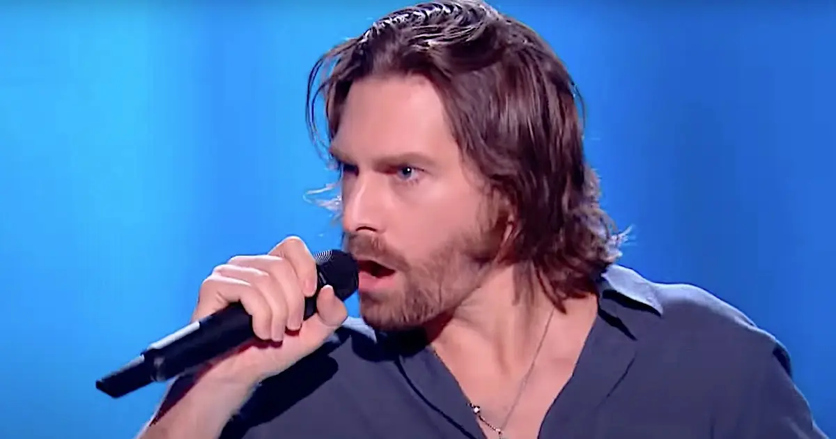 Concorrente do “The Voice” francês faz versão inexplicável de ‘Come As You Are’ dos Nirvana