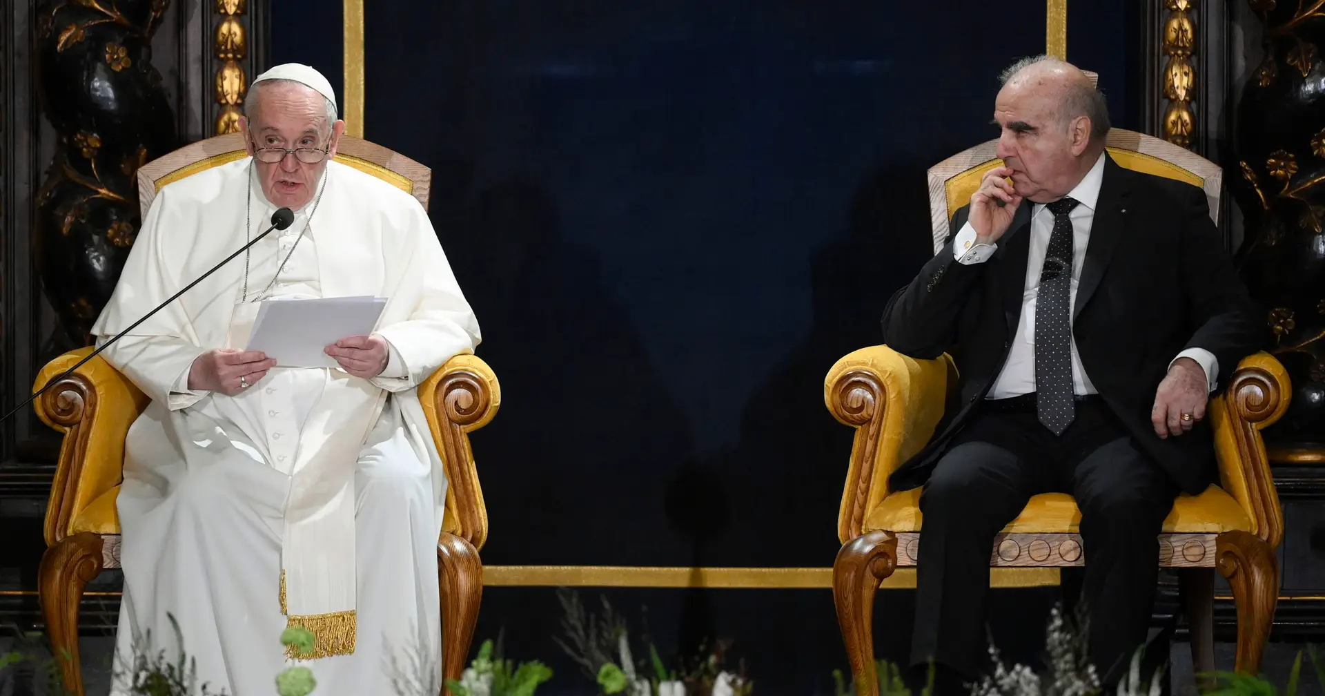 Papa critica em Malta “acordos obscuros” para devolver migrantes