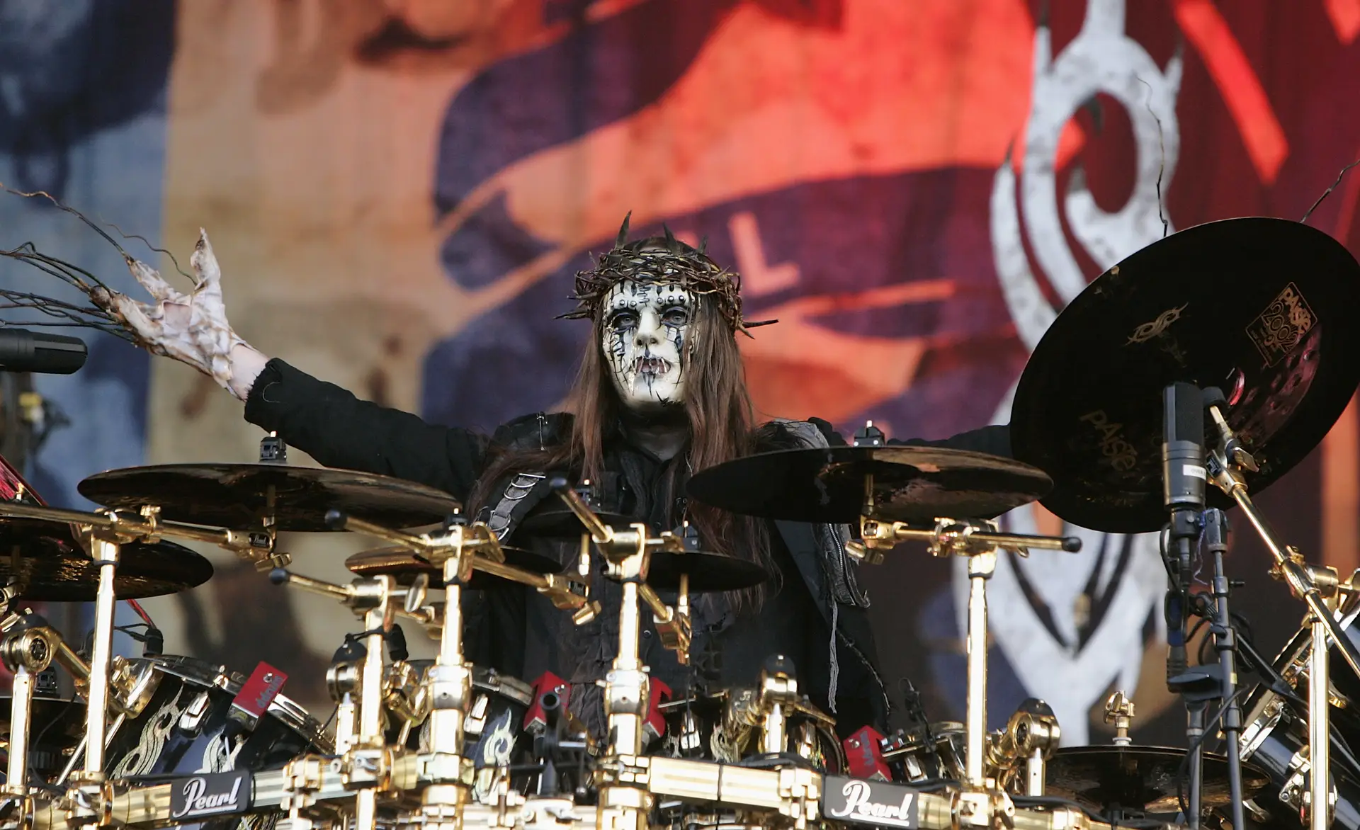 Corey Taylor dos Slipknot lembra Joey Jordison: "Era um génio, mas tinha demónios capazes de matar uma pessoa normal"