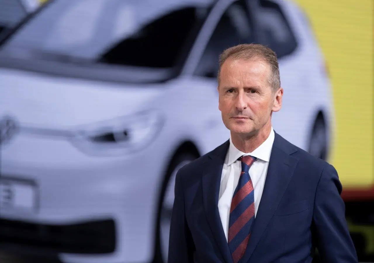 Líder da Volkswagen assume graves atrasos nas entregas: elétricos vão demorar um ano a chegar aos clientes