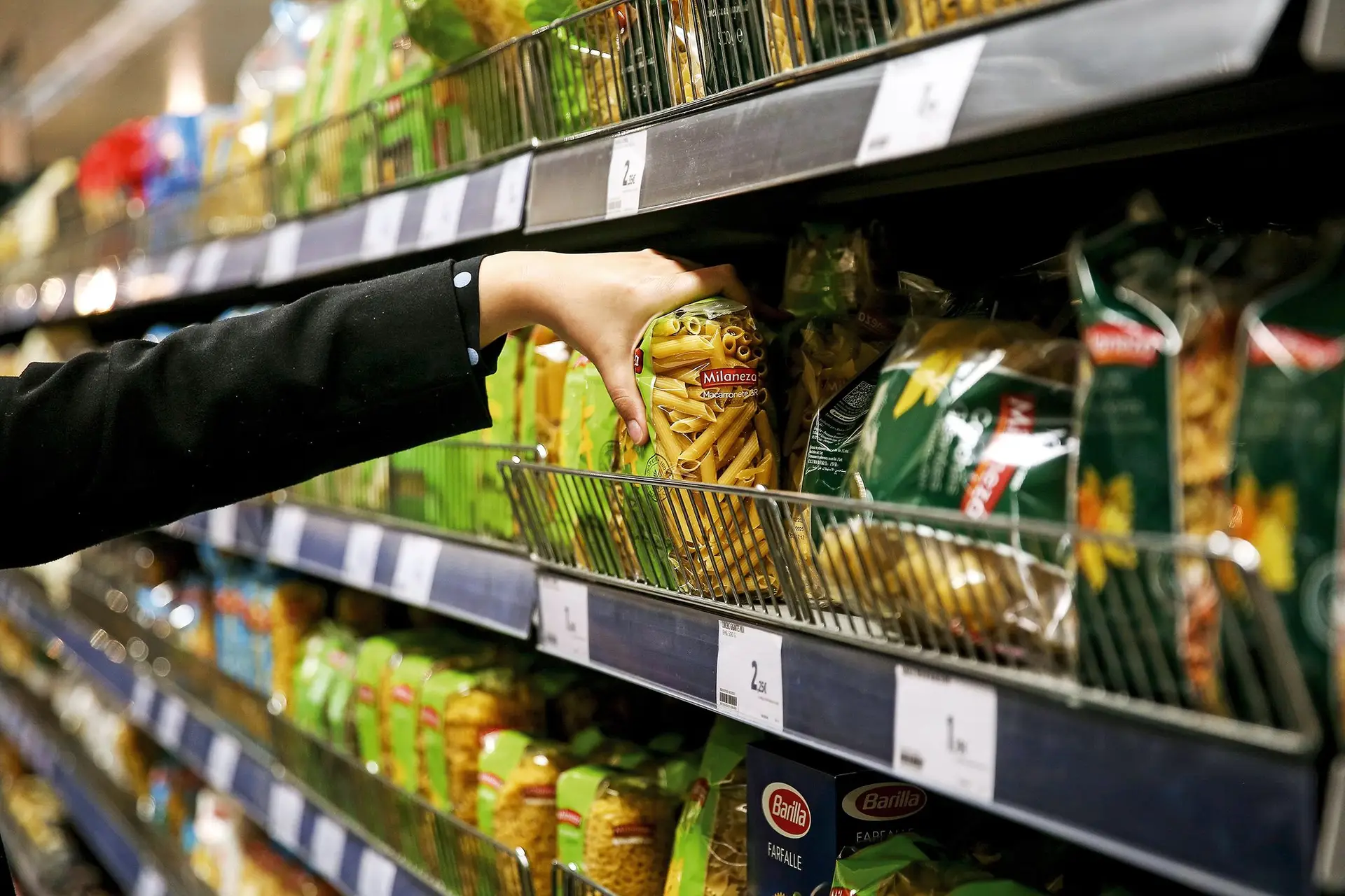Tributar os sobreganhos da distribuição? "O sector tenta que o consumidor sinta o menos possível os aumentos", diz a APED