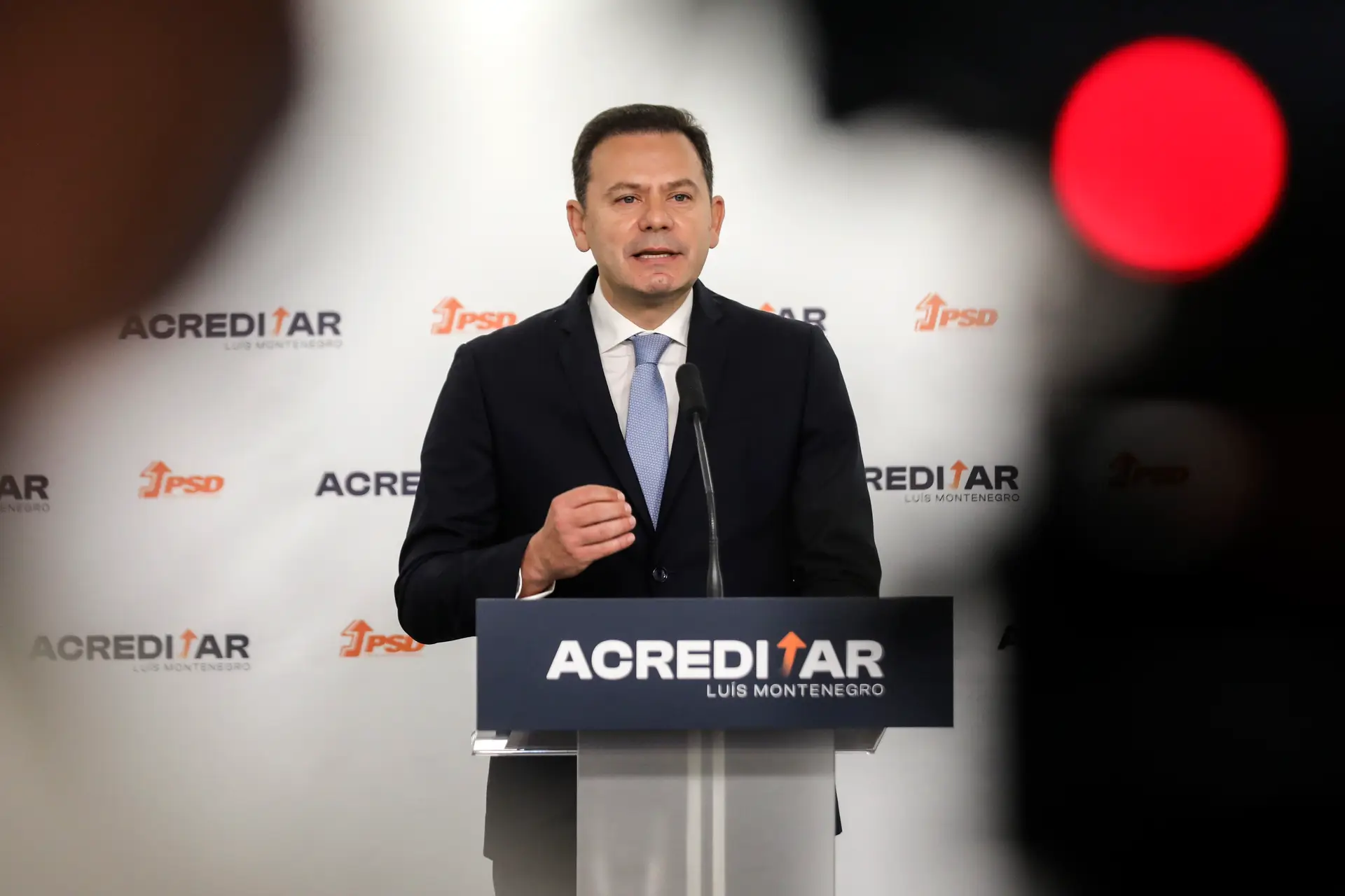 Montenegro diz que Orçamento é de “empobrecimento e austeridade”