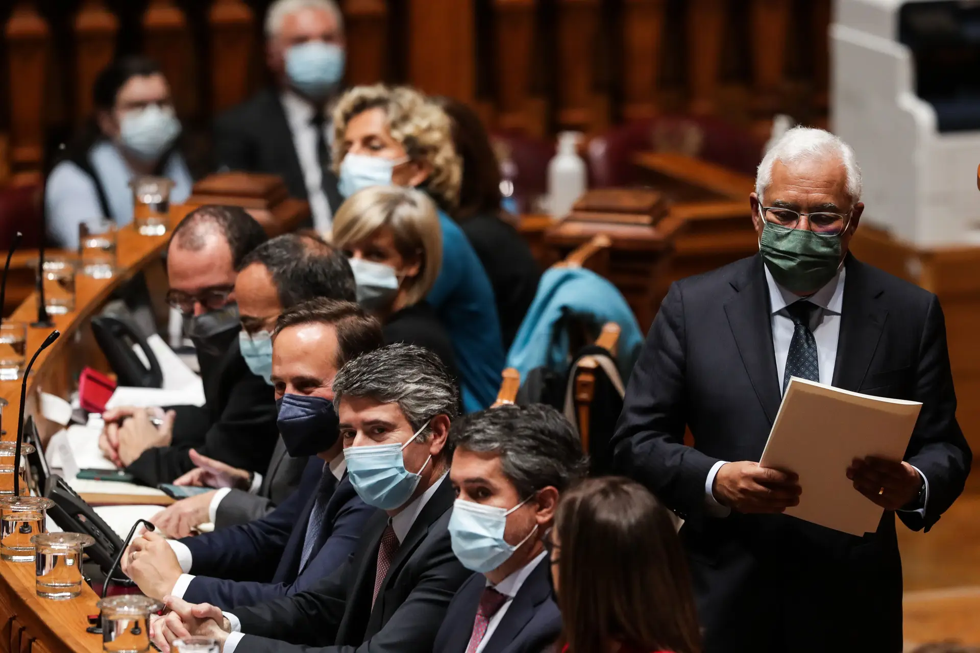 Orçamento. Direita alerta para "regresso da austeridade", PS diz que "não há política de cortes" e esquerda pede controlo de preços