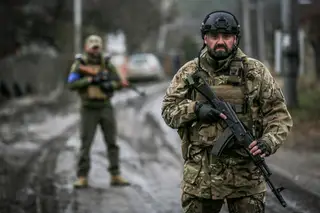 “Os russos sofreram graves perdas de homens aqui". Um comandante ucraniano mostra a floresta de onde o exército russo disparou sobre Irpin