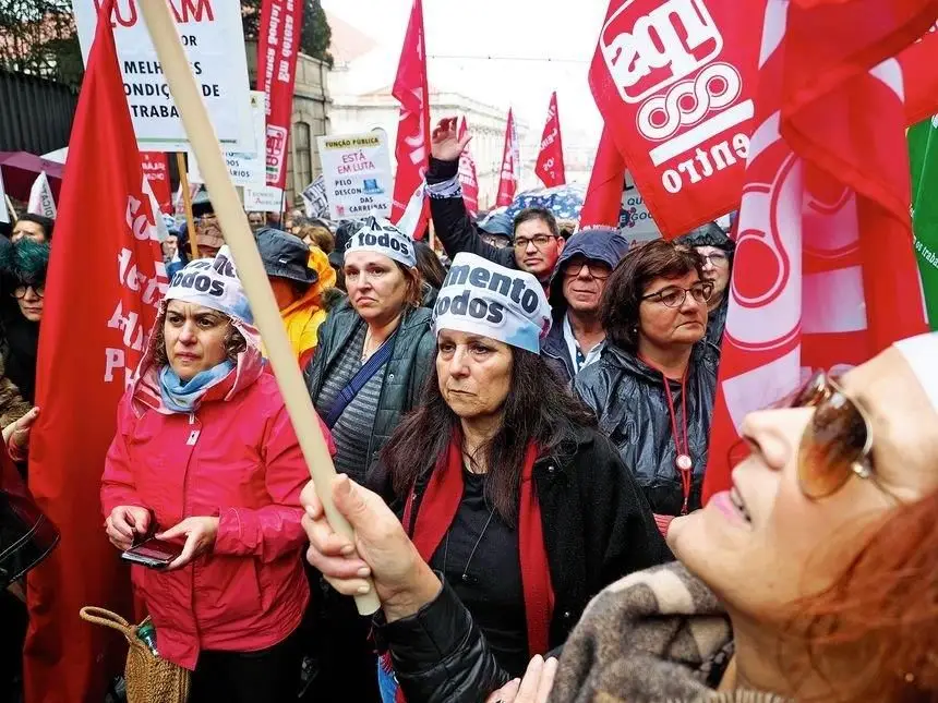 Perda de poder de compra equivale a cortar um subsídio de férias, como diz o PSD? O Expresso fez as contas e responde - Expresso Perda de poder de compra equivale a cortar um subsídio de férias, como diz o PSD? O Expresso fez as contas e responde - Expresso