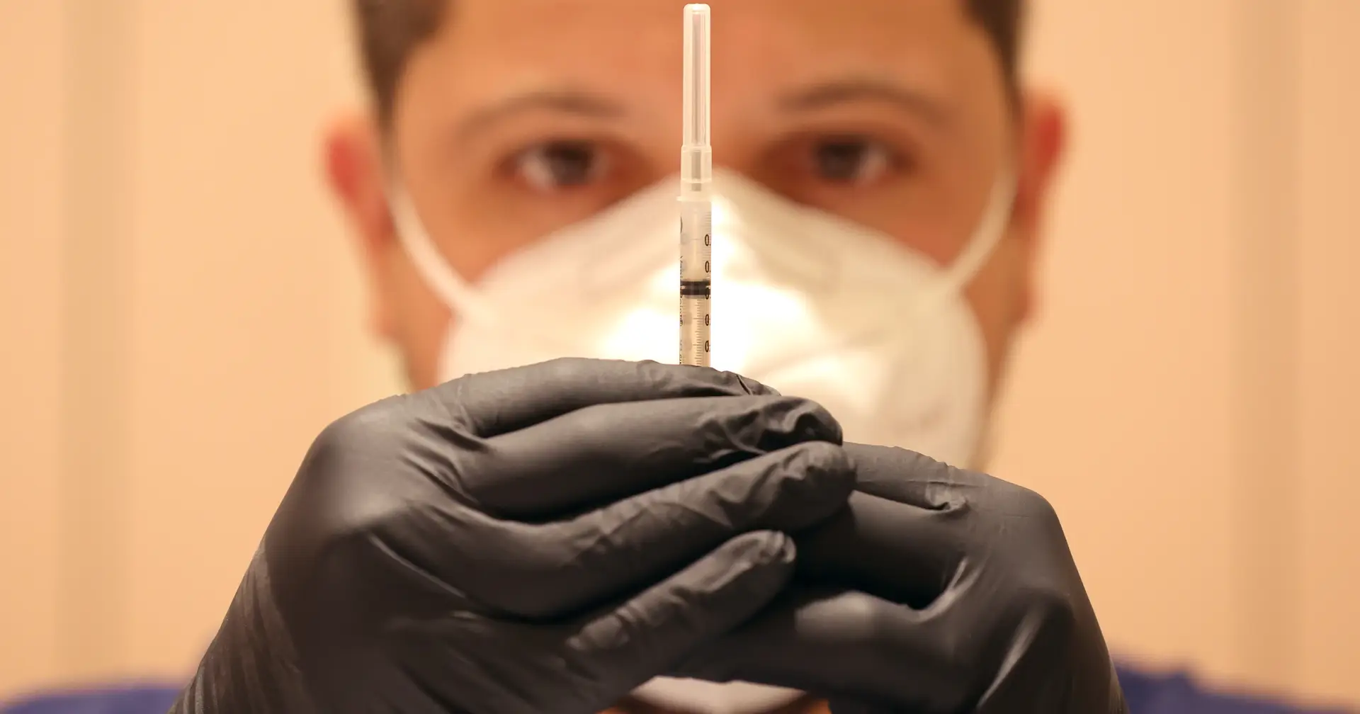 Covid-19: OMS aprova utilização da 11.ª vacina