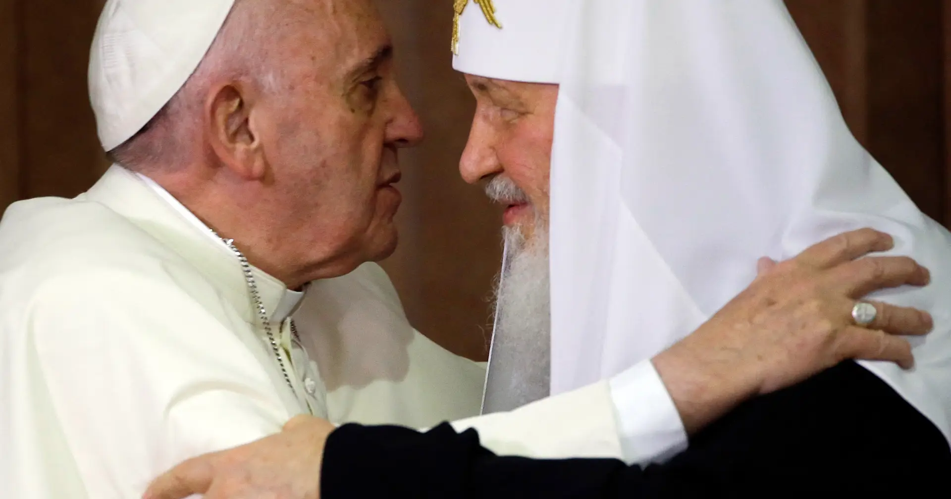 O Papa Francisco quer encontrar-se com Cirilo pela segunda vez na história — mas isso “seria bom para os interesses do patriarca de Moscovo”