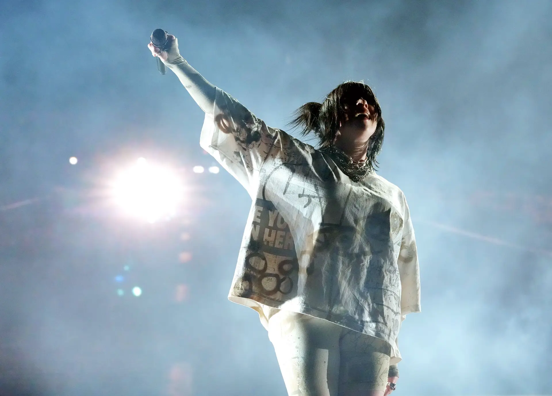 Billie Eilish cantou ‘My Hero’, dos Foo Fighters, com Dave Grohl: veja o vídeo