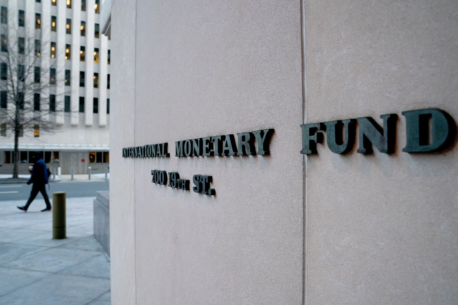 FMI admite que as perspetivas económicas são "mais sombrias"