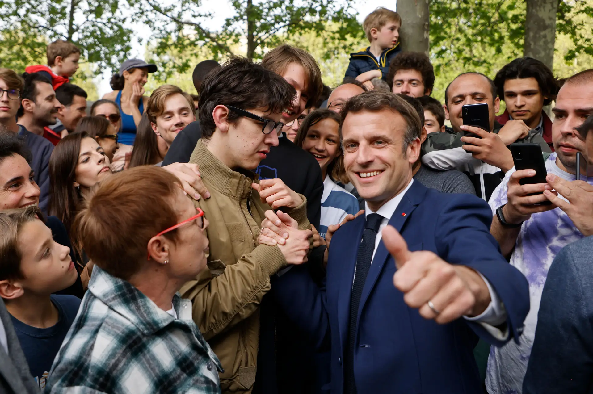Emmanuel Macron em campanha em Paris