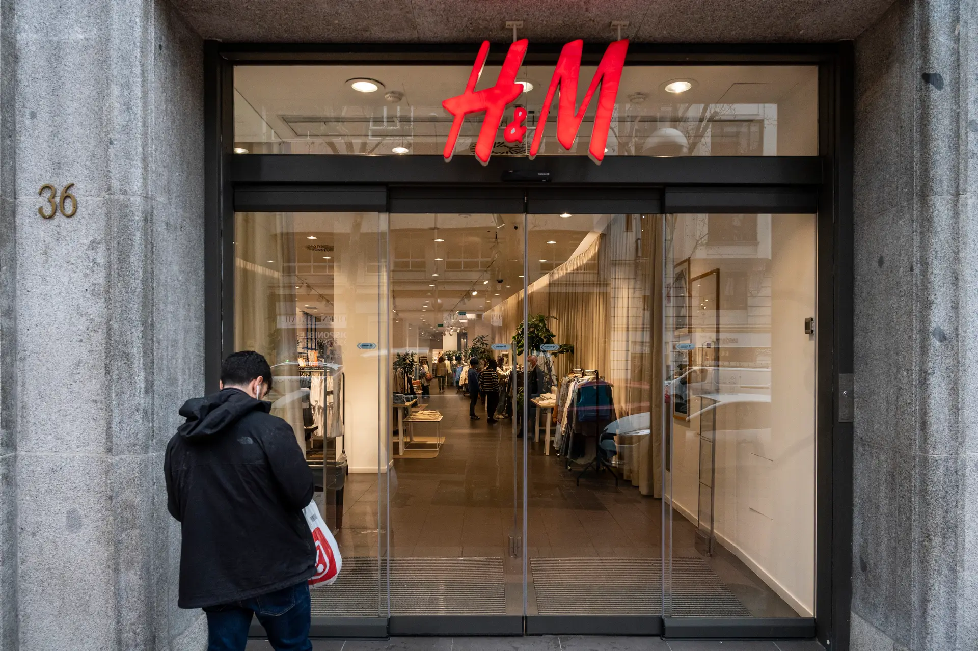 Vendas trimestrais da H&M crescem 12%